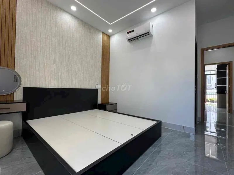 Bán Nhà 1 Trệt 4 Lầu Tân Thới Nhất 1-Q12 :4 X 16M Gầnnhà Thờ Lạc Quan