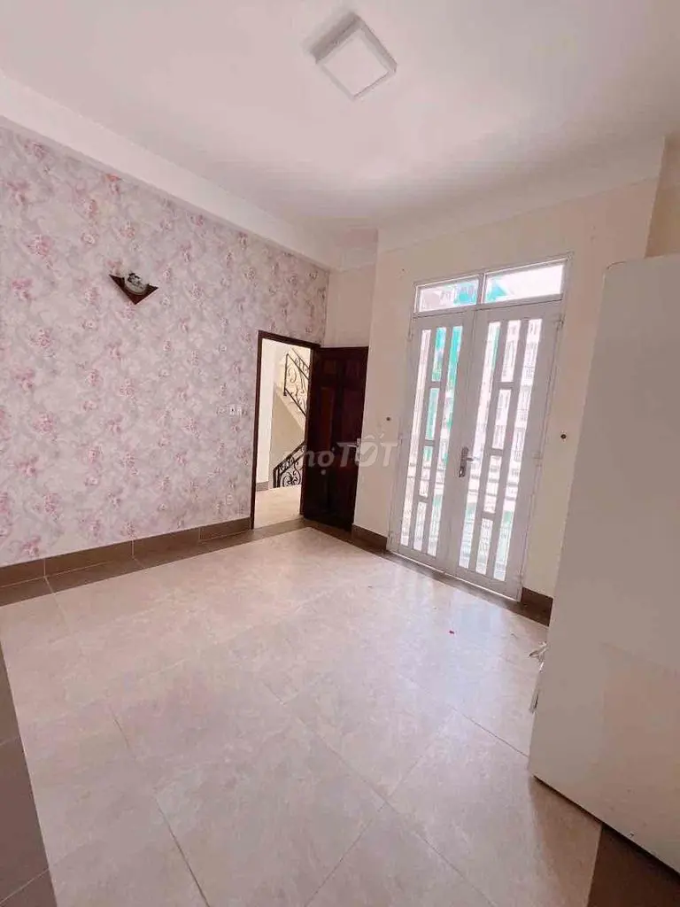 Phòng Như Hình , Ban Công Lớn , Đường Cmt8 Chỉ 5,2 Tr
