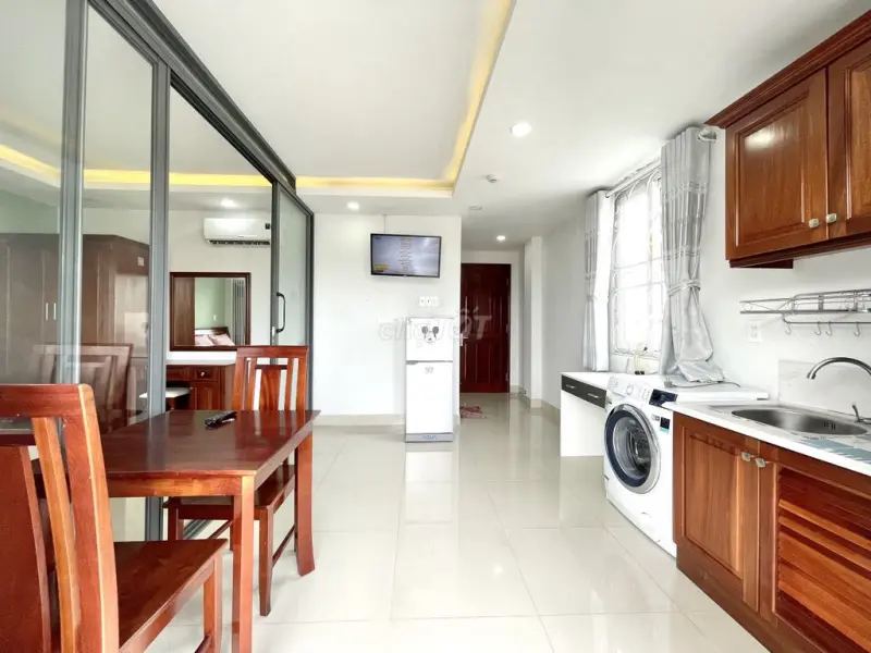 Căn Hộ Ban Công Bờ Kè Hoàng Sa - Gần Cv Lê Thị Riêng
