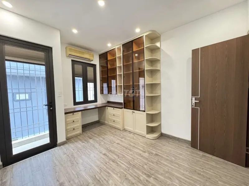 Đường Láng - Vị Trí Trung Tâm - Ngõ Rộng Oto Ra Vào - An Ninh Cực Tốt