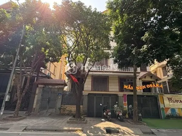 Biệt Thự Song Lập Hạng Sang Có Hầm Gần Công Viên Phùng Khoang