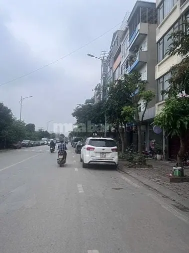 Bán Nhà Mặt Phố Phân Lô Thạch Bàn – Vị Trí Kinh Doanh Vàng – Đường
