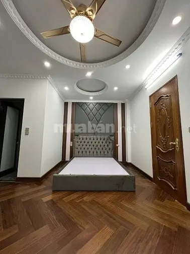 Bán Nhà Phân Lô Linh Lang , 7 Tầng , Thang Máy , ( Giá 18,5 Tỷ )