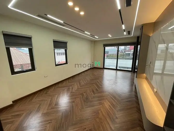 Nhà Nguyễn Văn Cừ 7 Tầng Thang Máy,Ô Tô Tránh.13,9 Tỷ
