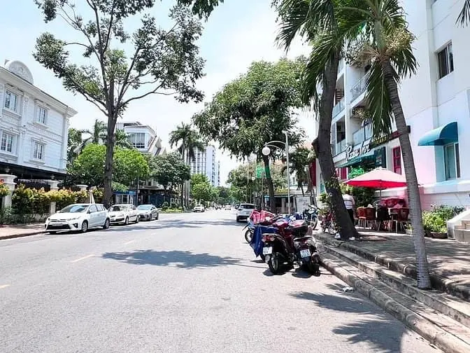 Bán Shop Mặt Tiền Đường Phạm Thái Bường, Phú Mỹ Hưng Q7 Giá 11,7 Tỷ