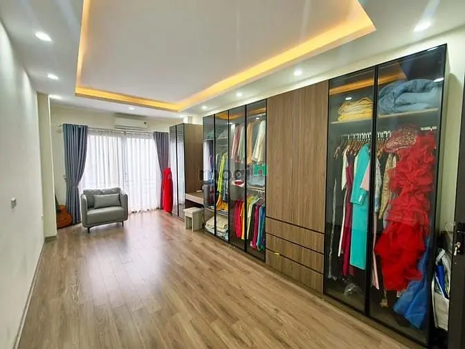 Bán Nhà 5 Tầng Mới, Ô Tô Đỗ Cửa, Trung Tâm Quận Tây Hồ, 33M2 - 9.8 Tỷ