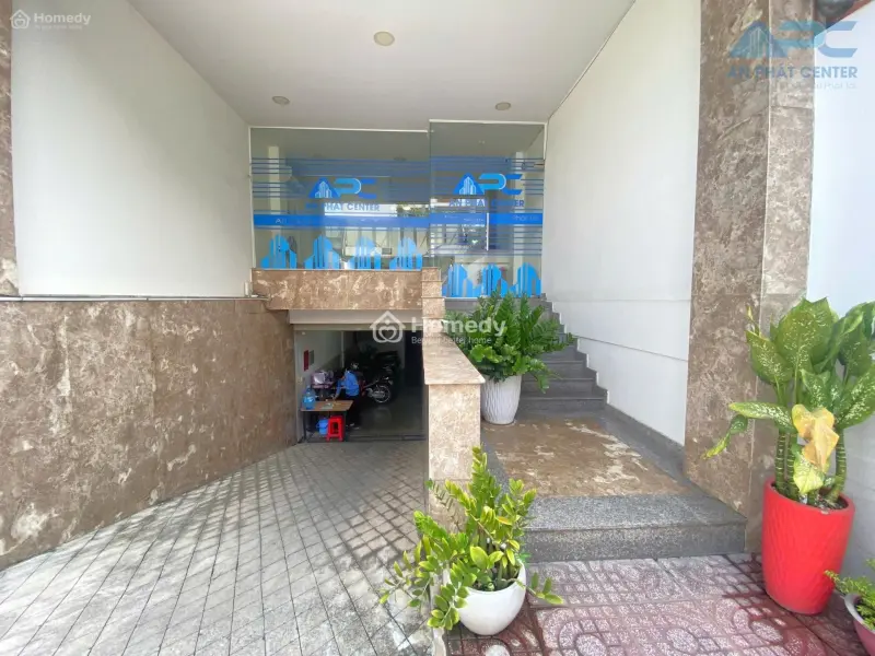Văn Phòng Giá Tốt 40M² – Sẵn Nt Văn Phòng Mới, Hầm Xe Rộng, Nhiều Tiện Ích Nội Khu