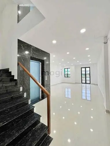 Cực Phẩm Có Hầm - 92D Huỳnh Văn Bánh, P.15, Phú Nhuận, Có Sẵn Pccc