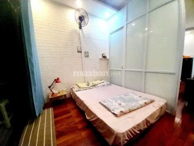 Cho Thuê Căn Studio Tầng 3, Sử Dụng 50M2, View Hồ Tây, Phố Trích Sài