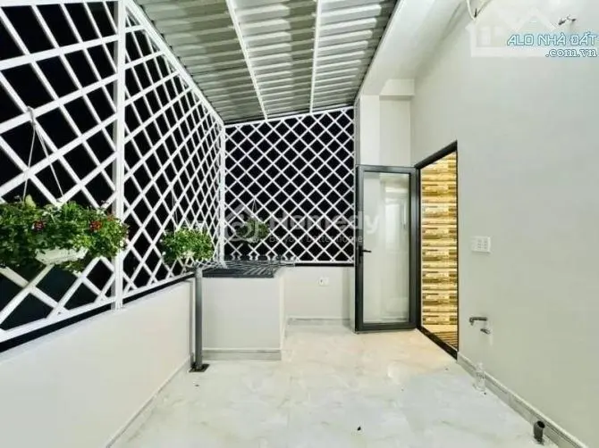 Chưa Tới 3Tỷ5,Nhà 42M2 Lê Văn Linh-Q4 Xây 2Tầng-3Pn.gần Chợ Xóm Chiếu,Hẻm 5M Sổ Sẵn Goi 0382747***
