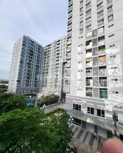 Cho Thuê Mt Đối Diện Chung Cư Carilon, Dt 8 X 7M, 3 Tầng St. Sầm Uất