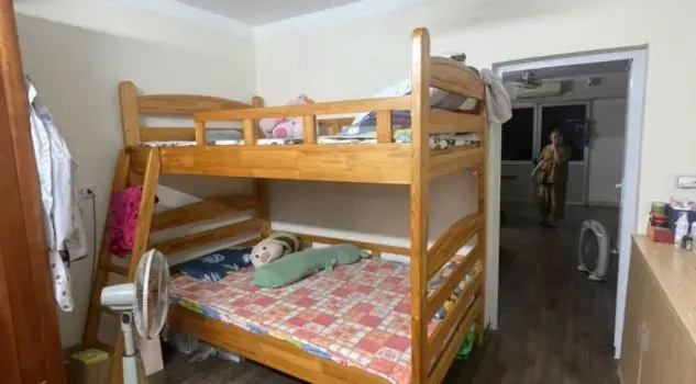 Chính Chủ Bán Nhà Tập Thể Phố Cảm Hội– Nhà Nằm Trong Khu Phân Lô Ôtô Chạy Vòng Quanh, Dân Trí Cao, An Ninh Tốt.