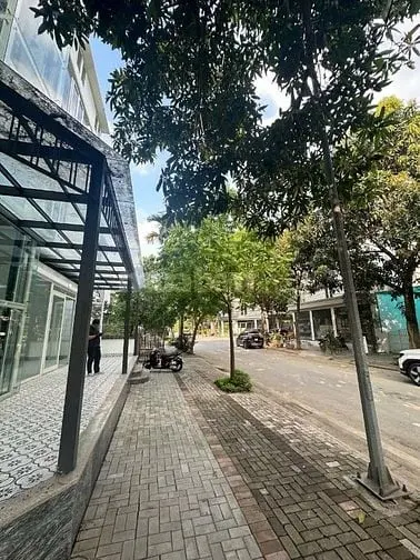 Mình Chính Chủ Cho Thuê Biệt Thự Lô Góc,Thang Máy,Tại Xuân Phương,Ntl