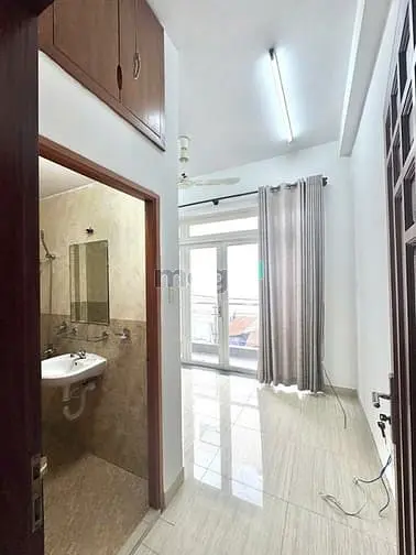 Nhà 2 Lầu Sân Thượng 4 Phòng Ngủ, Đường Trương Phước Phan.