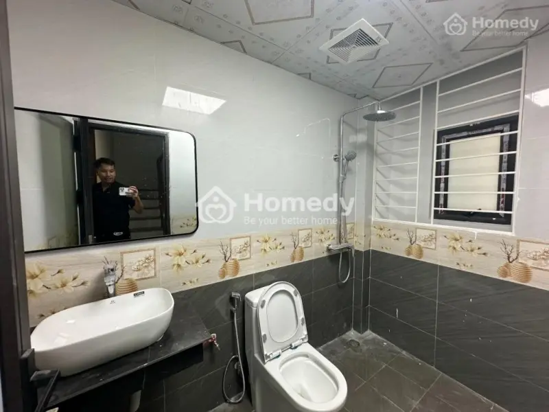 Siêu Phẩm Quan Nhân – Nhà Dân Xây – 4 Phòng Khép Kín – Có Sân Để Xe – Giá Chỉ Hơn 6 Tỷ