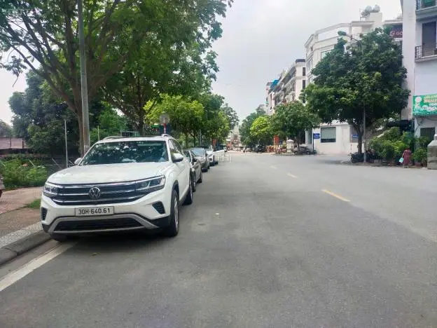 Siêu Phẩm. Bán Nhà Lâm Hạ Long Biên, 7 Tầng, Ga Ra Ô Tô Camry, Kinh Doanh, Giá Hời