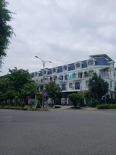 Cho Thuê Nhà Phố Góc Lakeview City – View Hồ Siêu Đẹp 🔥 Giá Chỉ 35Tr