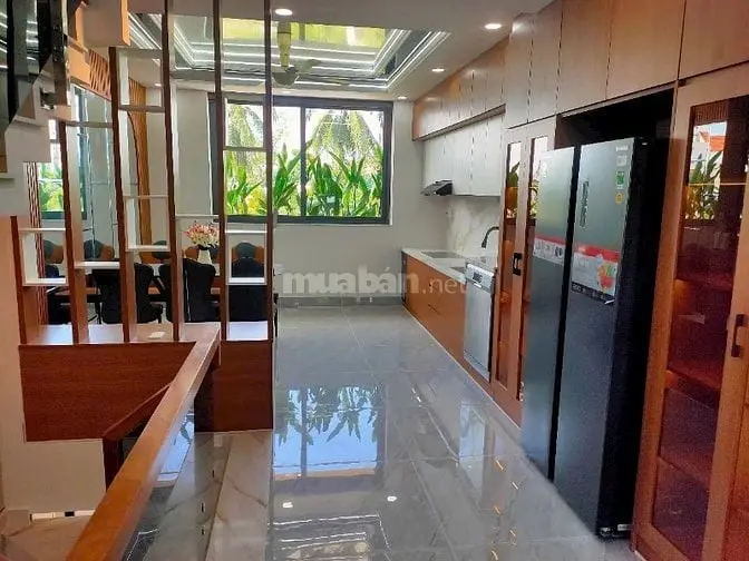 Nhà Đẹp Có Công Viên Nhỏ - Đường Tô Ngọc Vân Giáp Đại Học Văn Hiến