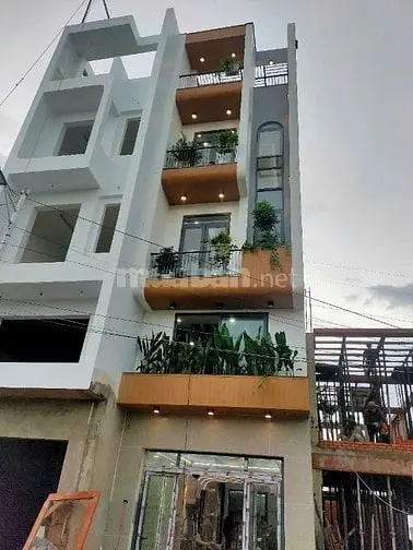 Nhà Đẹp Có Công Viên Nhỏ - Đường Tô Ngọc Vân Giáp Đại Học Văn Hiến