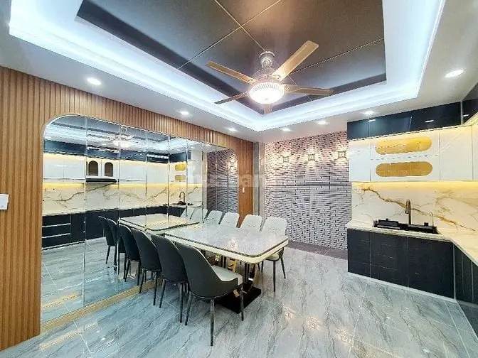 Nhà Đẹp Có Công Viên Nhỏ - Đường Tô Ngọc Vân Giáp Đại Học Văn Hiến