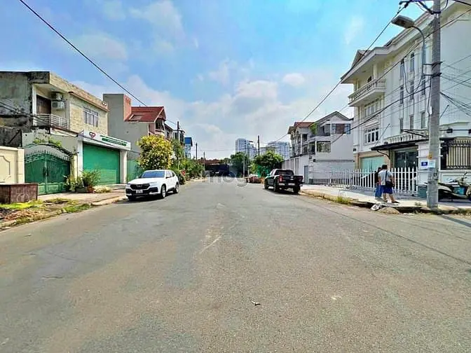 Bán Lô Đất Đối Diện Vincom Lê Văn Việt 8X20 Xây Đc 1H5 Lầu Giá 15Xxx