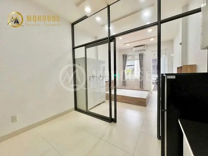 Trống Lại Căn Hộ 1 Phòng Ngủ Ban Công Tại Ngã Tư Hàng Xanh - D2 - D5