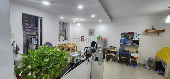 Chung Cư B2 Cmt8, P11, Quận 3: 2P Ngủ, Ban Công, Full Nội Thất, 10Tr
