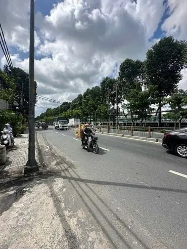Cần Cho Thuê Gấp Nhà Lớn Giá Tốt Mặt Tiền Đường Quang Trung