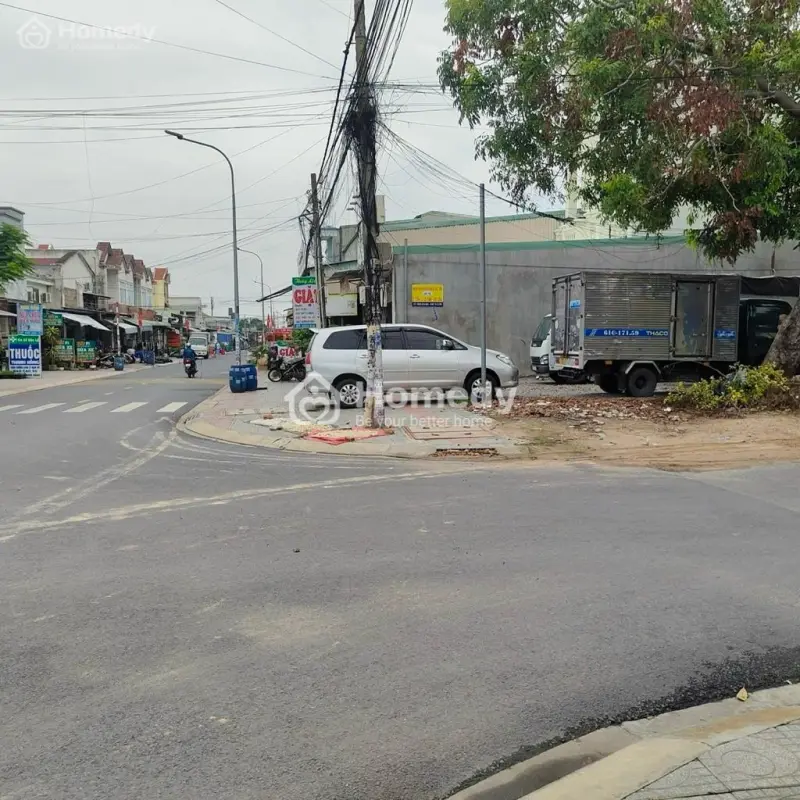 Đất 2 Mặt Tiền ,Góc Ngã 4 , Đầu Chợ Lớn Rất Đông