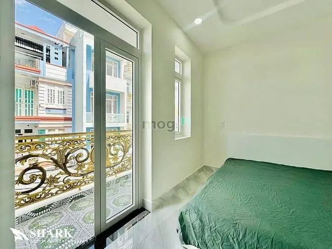 Căn Hộ Ban Công Full Nội Thất Hiện Đại Ở Hoàng Hoa Thám Ở Bình Thạnh