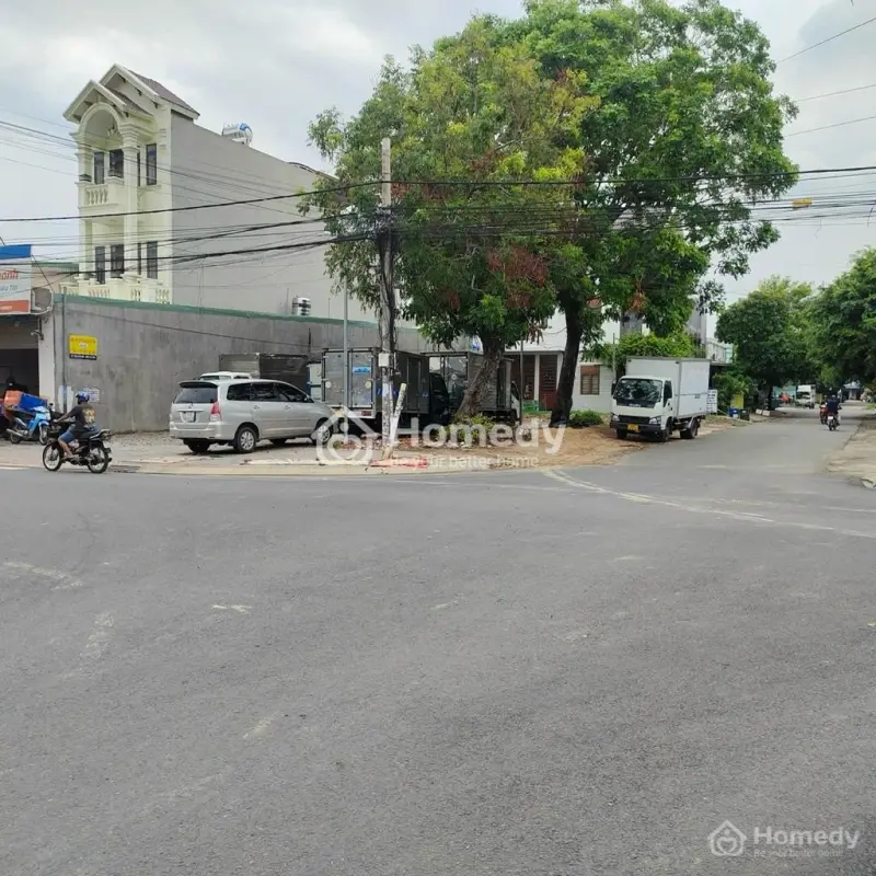 Đất 2 Mặt Tiền ,Góc Ngã 4 , Đầu Chợ Lớn Rất Đông
