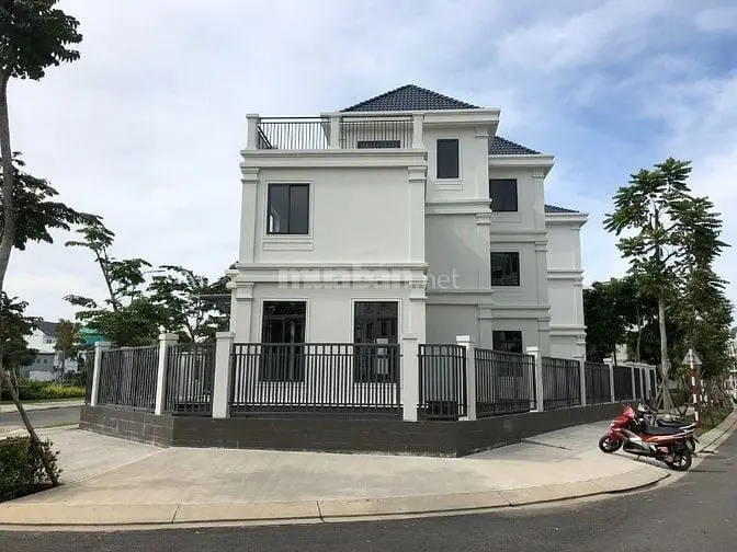 Chính Chủ Cần Bán Biệt Thự Lớn Nhất Khu Lakeview, Căn Góc Vip