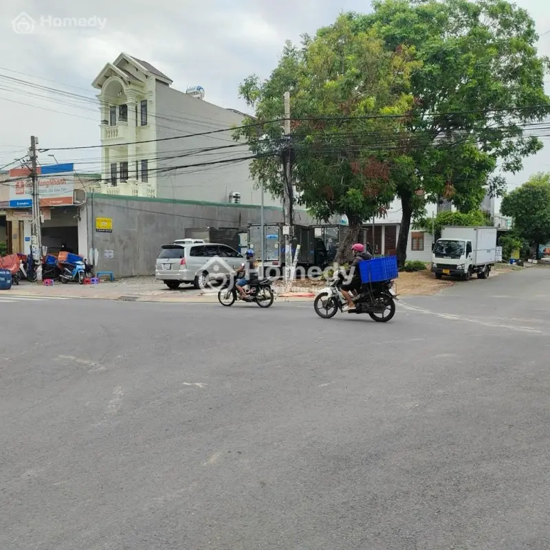 Đất 2 Mặt Tiền ,Góc Ngã 4 , Đầu Chợ Lớn Rất Đông