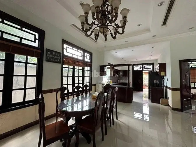 Cho Thuê Biệt Thự Góc 2 Mặt Tiền Sân Vườn 1000M2 View Sông