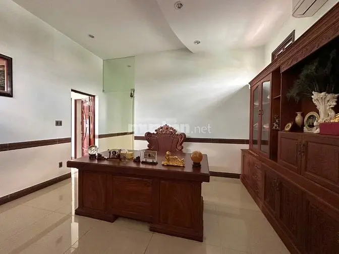 Cho Thuê Biệt Thự Góc 2 Mặt Tiền Sân Vườn 1000M2 View Sông