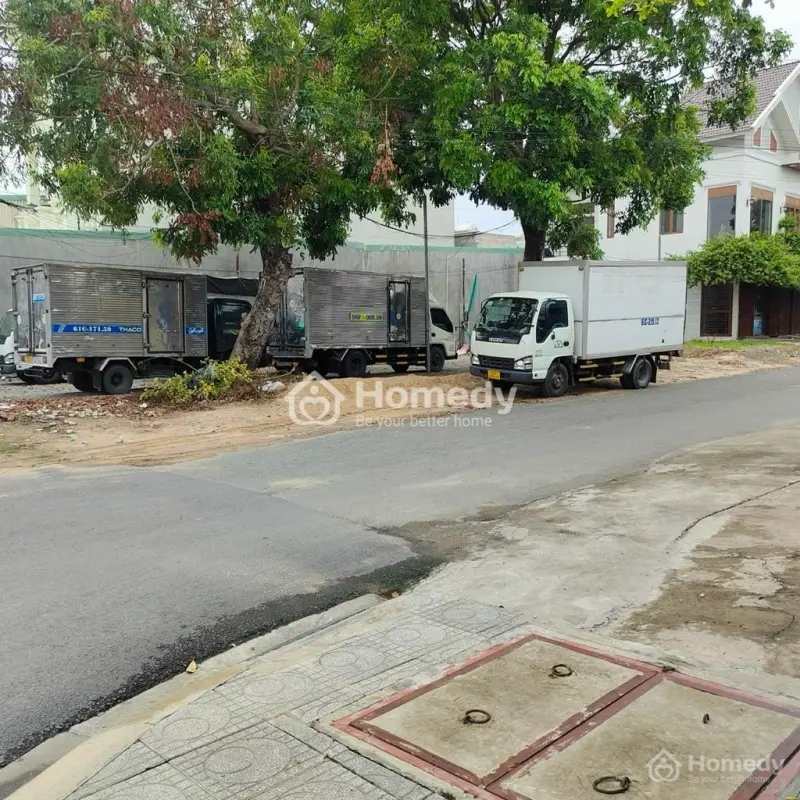 Đất 2 Mặt Tiền ,Góc Ngã 4 , Đầu Chợ Lớn Rất Đông