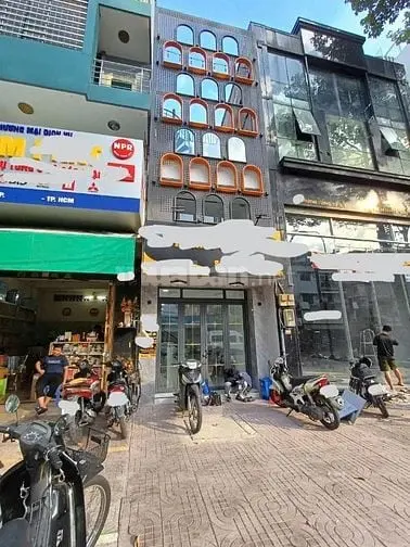 Hạ Giá Bán Gấp Chỉ 17.9 Tỷ Sở Hữu Ngay Nhà Mặt Tiền Quận 5