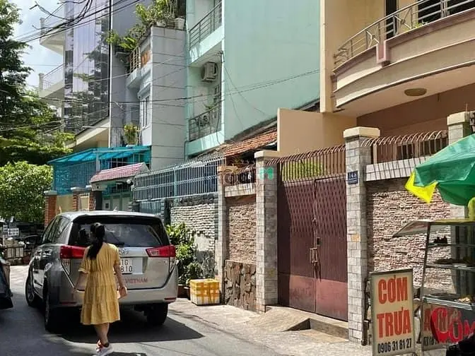 Chỉ 17 Tỷ! Bán Nhà Phố Đ. Hoàng Dư Khương, Q.10 – Ngang 14M – 1 Tầng.