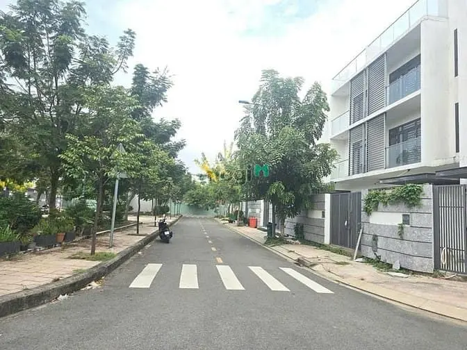Bán Nhà Đông Tây , An Phú ,Quận 2 - 7,5X21M - 4 Tầng - Giá : 39 Tỷ