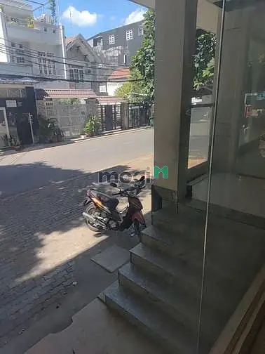 Mặt Bằng Cho Thuê Có Vỉa Hè Lớn, Hầm Xe