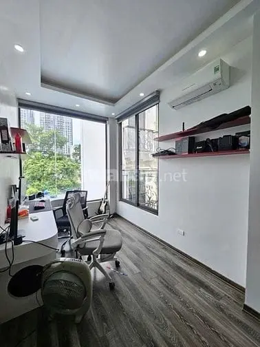 Tôi Bán Nhà Hai Bà Trưng Giá 4,5 Tỷ, 18M X5 Tầng. Cách Phố 20M