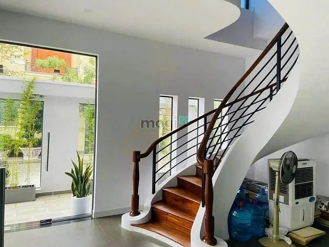 Bán Vila Nguyễn Văn Hưởng , Thảo Điền,Q2- 18X24M - 3 Tầng -Giá:100 Tỷ