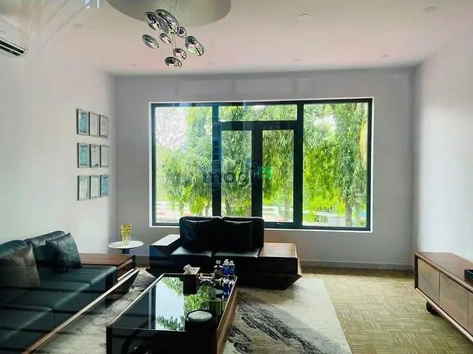Bán Vila Nguyễn Văn Hưởng , Thảo Điền,Q2- 18X24M - 3 Tầng -Giá:100 Tỷ