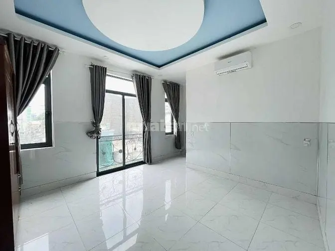 Cách 1 Căn Ra Mặt Tiền - Xe Hơi Ngủ Gọn Trong Nhà - Tiện Về Kinh Doanh