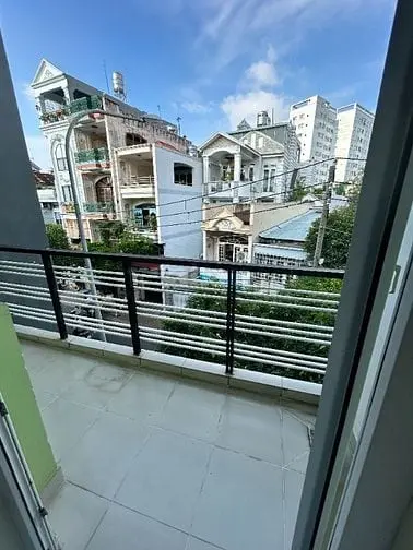 Phòng Ban Công Rộng Thoáng Mát Sạch