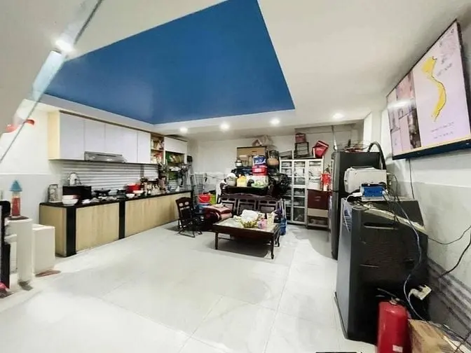 Cách 1 Căn Ra Mặt Tiền - Xe Hơi Ngủ Gọn Trong Nhà - Tiện Về Kinh Doanh