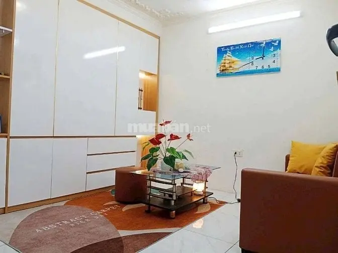 Nhà Đẹp Gần Đường Ô Tô Tôn Đức Thắng, Đống Đa 40M, Mt 4M, Giá 3,1 Tỷ.