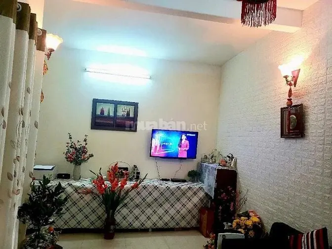 Bán Nhà Ngõ 32 Hào Nam, Cách Mặt Đường Hào Nam 10M Dt 52Mx 3 Tầng