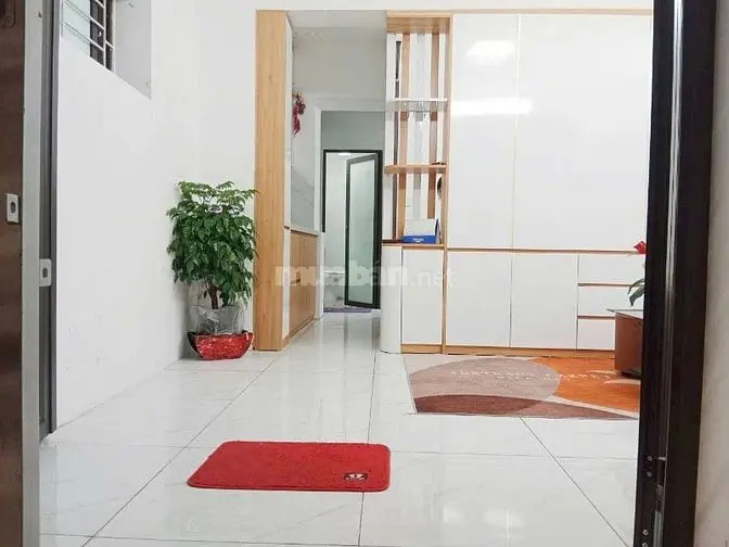 Nhà Đẹp Gần Đường Ô Tô Tôn Đức Thắng, Đống Đa 40M, Mt 4M, Giá 3,1 Tỷ.