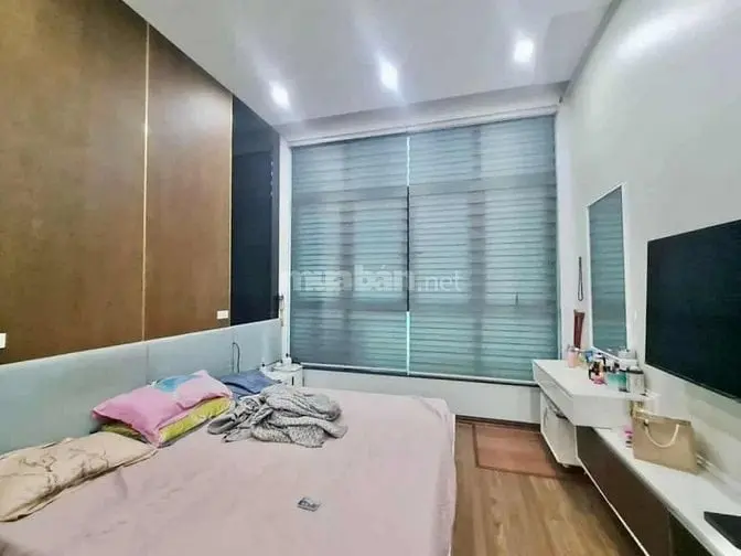 Một Nhà Ra Phố Nguyên Hồng - Phân Lô - Ô Tô Tránh Chạy Vòng Quanh + Vỉ